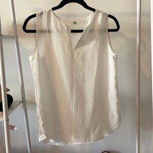 Uniqlo sleeves top
